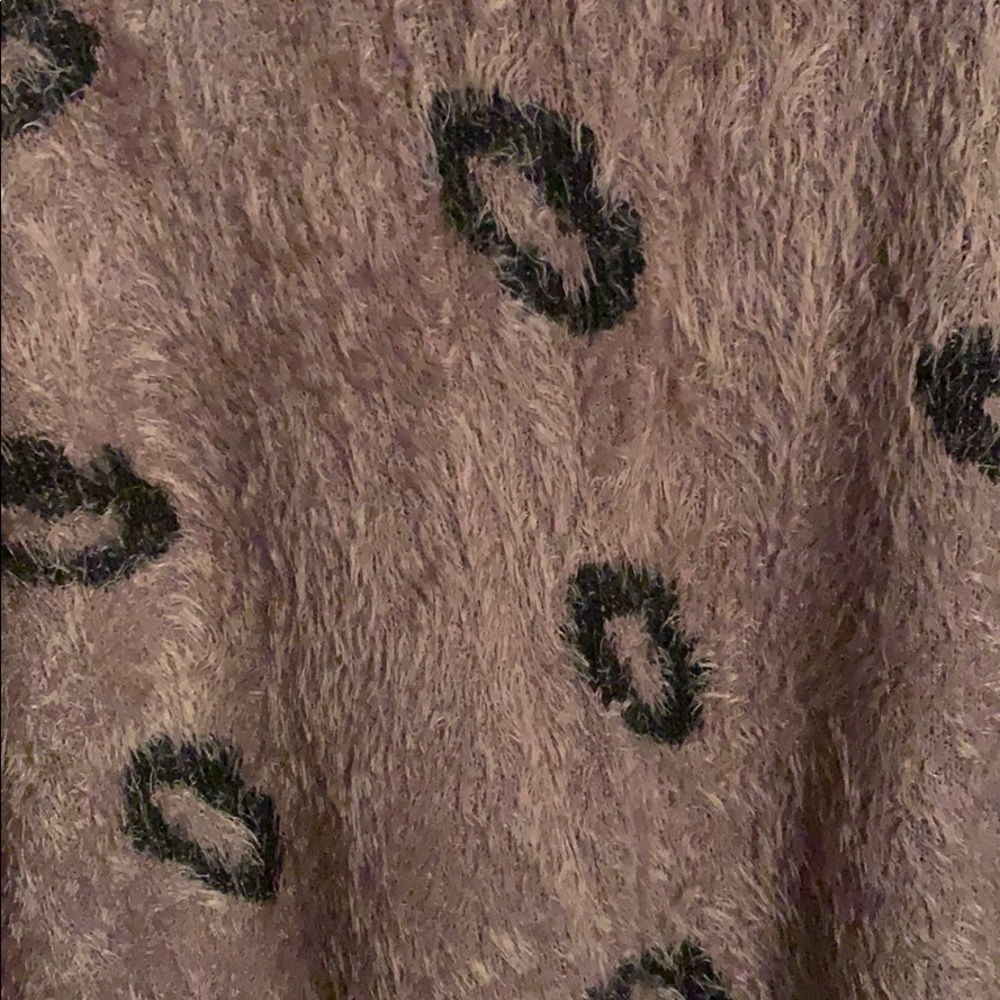 Sweater with lips pattern - Picture 3 of 4